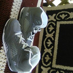 Selling a pair of Jordan's brand new out box